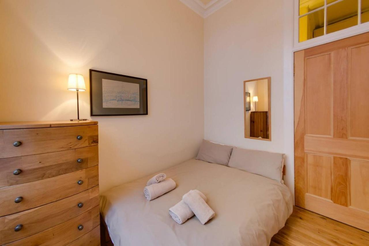 Altido Spacious 2Bed In Heart Of Old Town - Diagon Alley เอดินบะระ ภายนอก รูปภาพ